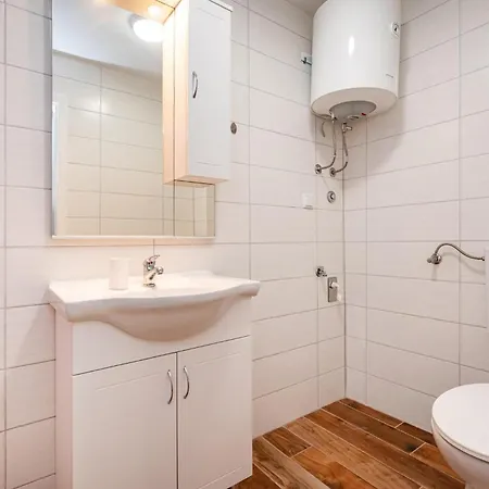 Cozy In With Kitchen Lägenhet Biograd Na Moru