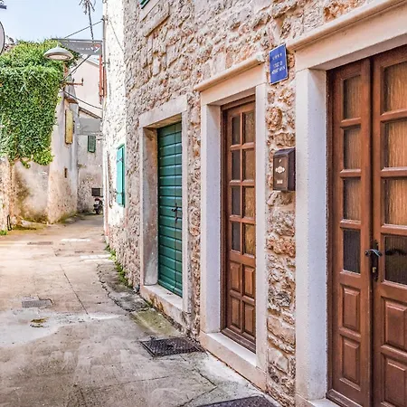 Cozy In With Kitchen Lägenhet Biograd Na Moru