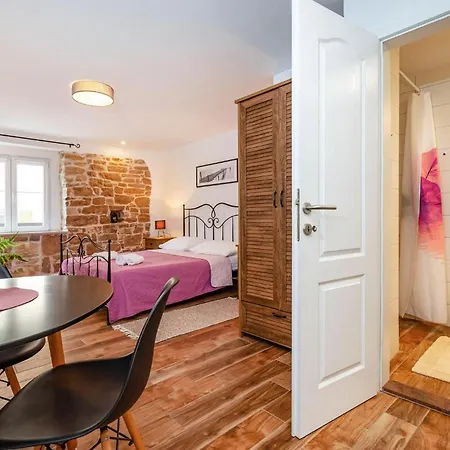 Lägenhet Cozy In With Kitchen Biograd Na Moru
